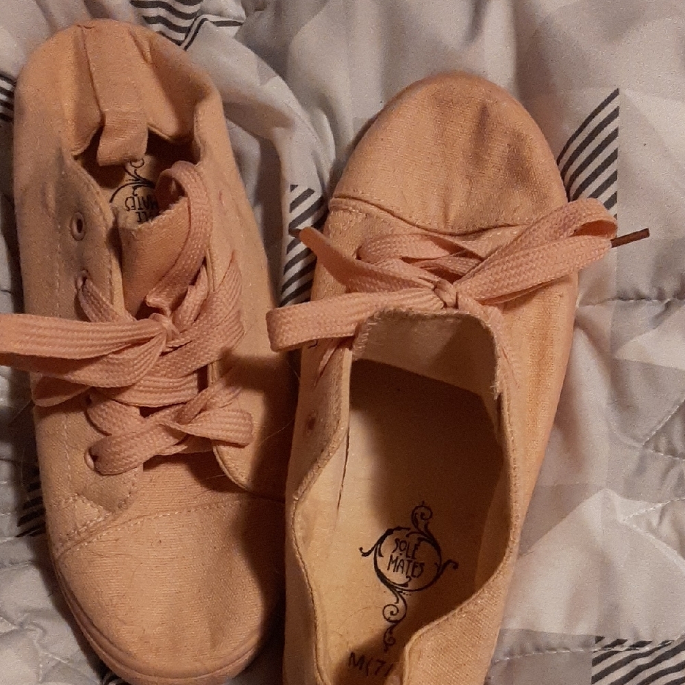 Kids Peach Canvas Shoes